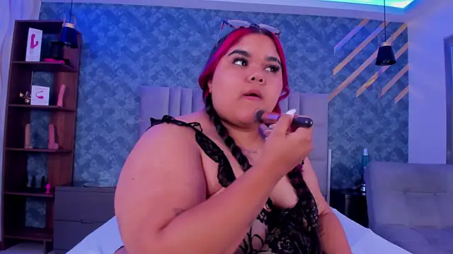 Snapshot of AlyzzandreRouge chatting on 3, 12, 2025 AlyzzandreRouge online show from 3, 12, 2025