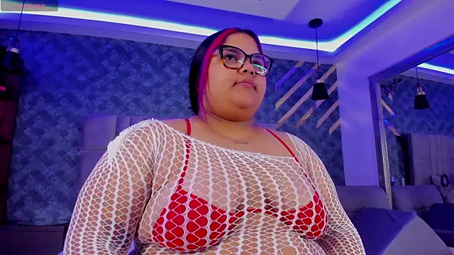 Snapshot of AlyzzandreRouge chatting on 4, 12, 2025 AlyzzandreRouge online show from 4, 12, 2025