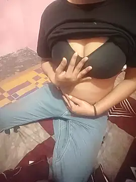 Snapshot of Juliekhan_98 chatting on 3, 12, 2025 Juliekhan 98 online show from 3, 12, 2025