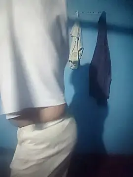 Snapshot of Juliekhan_98 chatting on 3, 12, 2025 Juliekhan 98 online show from 3, 12, 2025