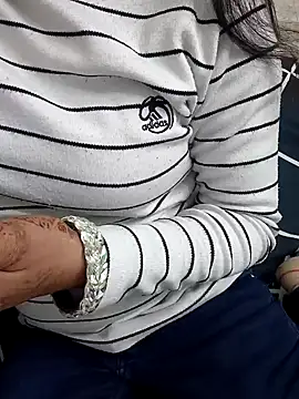 Snapshot of Juliekhan_98 chatting on 9, 1, 2026 Juliekhan 98 online show from 9, 1, 2026