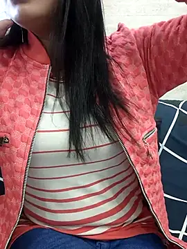 Snapshot of Juliekhan_98 chatting on 13, 1, 2026 Juliekhan 98 online show from 13, 1, 2026