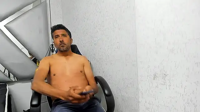 Snapshot of DANIDICK_VC chatting on 15, 12, 2025 DANIDICK VC online show from 15, 12, 2025