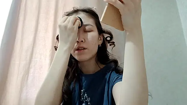 Snapshot of MollyTiger chatting on 18, 12, 2025 MollyTiger online show from 18, 12, 2025