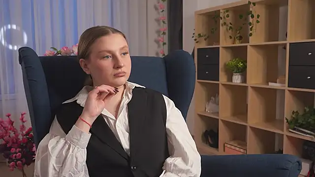 Snapshot of RemediosStrekas chatting on 5, 12, 2025 RemediosStrekas online show from 5, 12, 2025