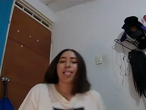 Snapshot of Michikomalandro@xh chatting on 20, 12, 2025 Michikomalandroxh online show from 20, 12, 2025