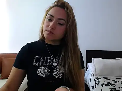 Snapshot of ximenaxcite19 chatting on 5, 12, 2025 ximenaxcite19 online show from 5, 12, 2025