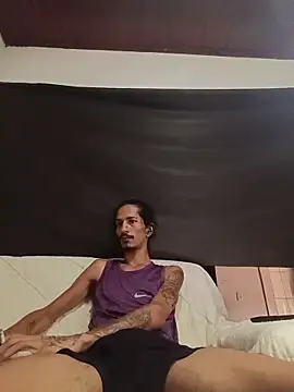 Snapshot of theyllorwillian chatting on 15, 12, 2025 theyllorwillian online show from 15, 12, 2025