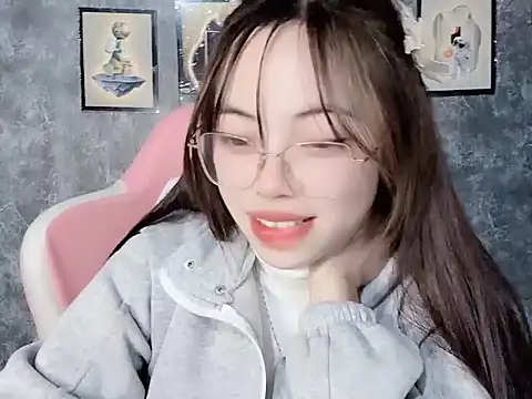 Snapshot of Aria5999 chatting on 4, 12, 2025 Aria5999 online show from 4, 12, 2025