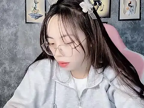 Snapshot of Aria5999 chatting on 15, 12, 2025 Aria5999 online show from 15, 12, 2025