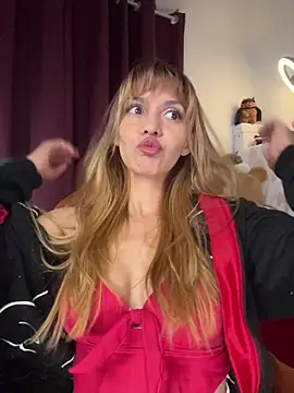 Snapshot of __PrettyWoman__ chatting on 30, 11, 2025 PrettyWoman online show from 30, 11, 2025