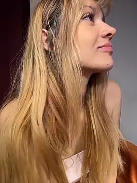 Snapshot of __PrettyWoman__ chatting on 4, 12, 2025 PrettyWoman online show from 4, 12, 2025