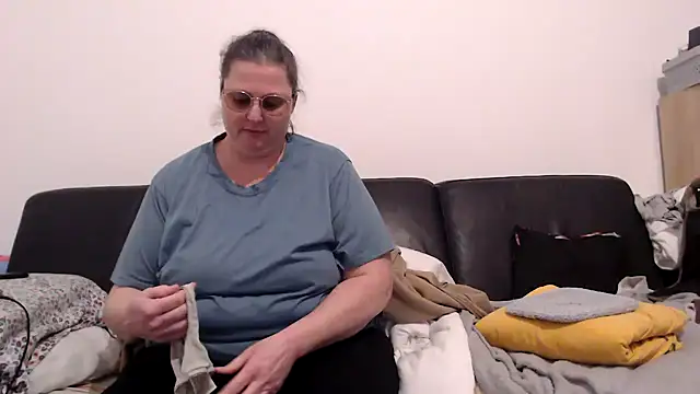 bea french curvy online show from 10, 2, 2026