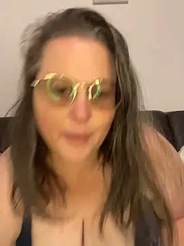 bea french curvy online show from 17, 4, 2026