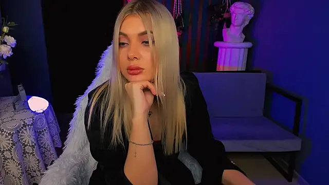 HyileyClark online show from 15, 4, 2026