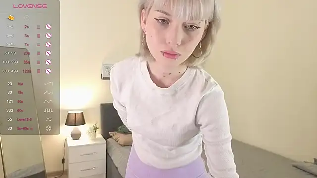 Snapshot of ember_graws chatting on 4, 12, 2025 ember graws online show from 4, 12, 2025