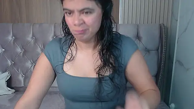 Snapshot of Evangeline_b chatting on 5, 12, 2025 Evangeline b online show from 5, 12, 2025