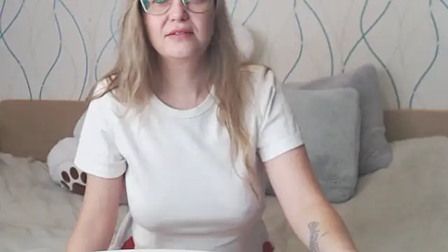 Snapshot of KissKsy chatting on 1, 12, 2025 KissKsy online show from 1, 12, 2025