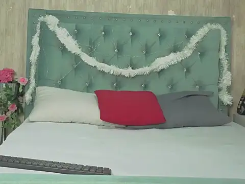 Snapshot of Apriil_Sweett chatting on 3, 12, 2025 Apriil Sweett online show from 3, 12, 2025