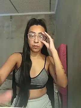 Snapshot of Yani-14 chatting on 4, 12, 2025 Yani-14 online show from 4, 12, 2025