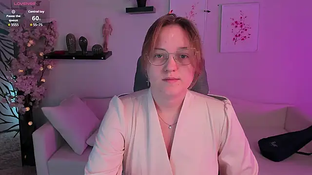 Snapshot of Rada_Reiss chatting on 30, 11, 2025 Rada Reiss online show from 30, 11, 2025