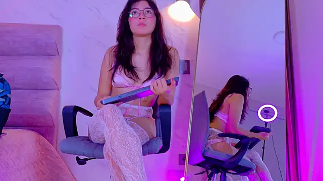 Mia Cullen online show from 4, 2, 2026