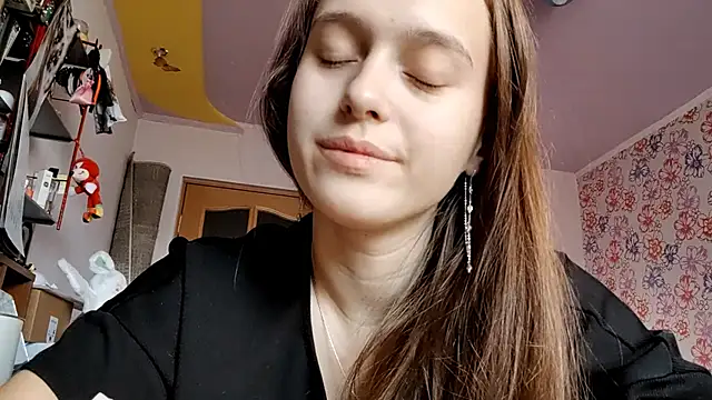 Snapshot of SophieHazely chatting on 2, 12, 2025 SophieHazely online show from 2, 12, 2025