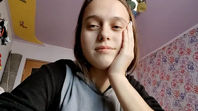 Snapshot of SophieHazely chatting on 5, 12, 2025 SophieHazely online show from 5, 12, 2025