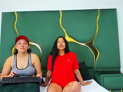 Snapshot of Alyssa_Noah chatting on 29, 11, 2025 Alyssa Noah online show from 29, 11, 2025