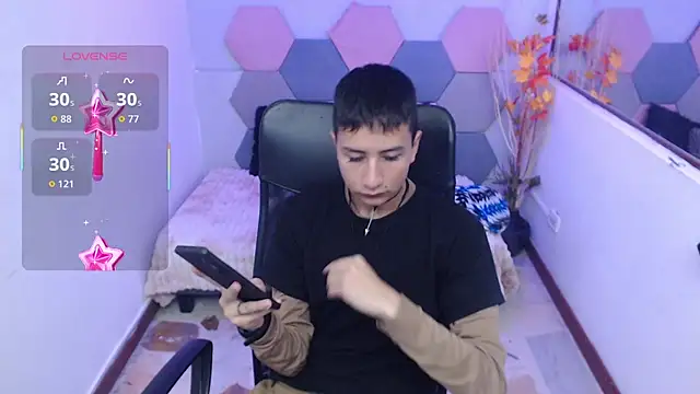 Snapshot of AngelRonson_ chatting on 4, 12, 2025 AngelRonson online show from 4, 12, 2025