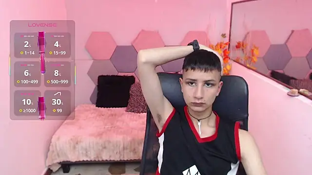 Snapshot of AngelRonson_ chatting on 5, 12, 2025 AngelRonson online show from 5, 12, 2025