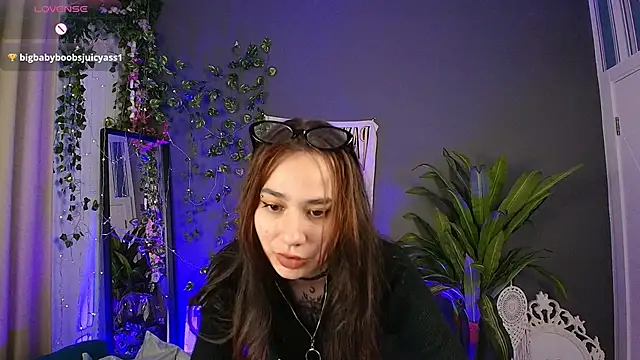 Snapshot of Little_Shawty_Witch chatting on 1, 12, 2025 Little Shawty Witch online show from 1, 12, 2025