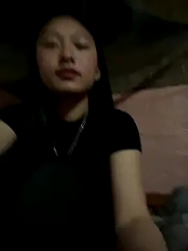 Snapshot of Mayli2x chatting on 4, 12, 2025 Mayli2x online show from 4, 12, 2025