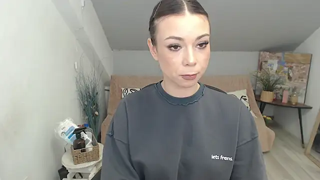 Snapshot of MayaWill chatting on 3, 12, 2025 MayaWill online show from 3, 12, 2025