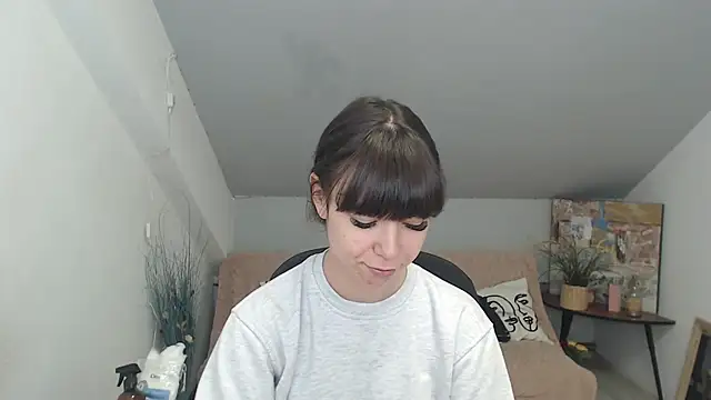 Snapshot of MayaWill chatting on 4, 12, 2025 MayaWill online show from 4, 12, 2025