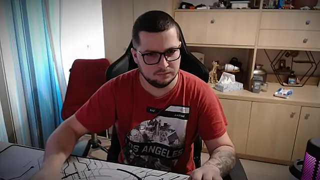 Snapshot of kevinnlovelly chatting on 15, 12, 2025 kevinnlovelly online show from 15, 12, 2025