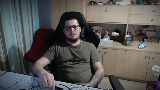 Snapshot of kevinnlovelly chatting on 16, 12, 2025 kevinnlovelly online show from 16, 12, 2025