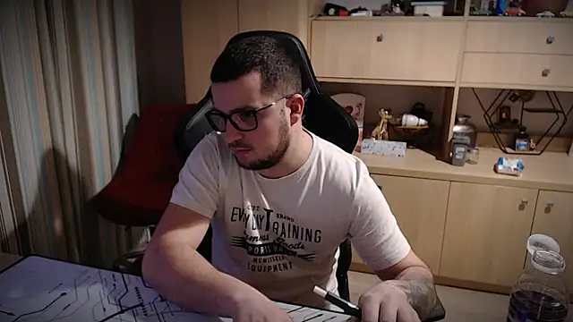 Snapshot of kevinnlovelly chatting on 18, 12, 2025 kevinnlovelly online show from 18, 12, 2025