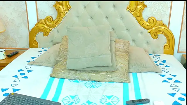 Snapshot of ScarletBenson chatting on 4, 12, 2025 ScarletBenson online show from 4, 12, 2025