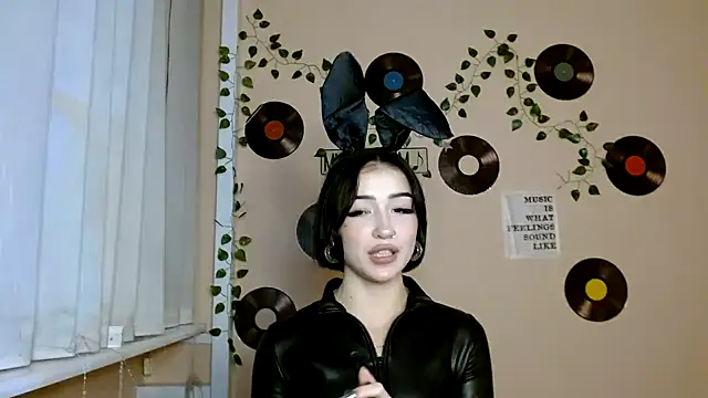 Snapshot of Sweeet_Sss chatting on 3, 12, 2025 Sweeet Sss online show from 3, 12, 2025