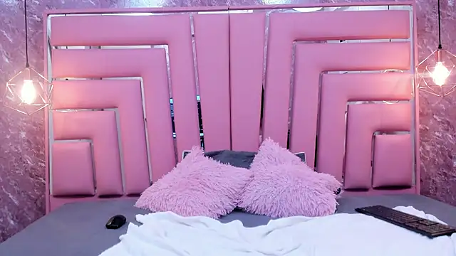 Snapshot of HOTTIE_MIA_ chatting on 1, 12, 2025 HOTTIE MIA online show from 1, 12, 2025