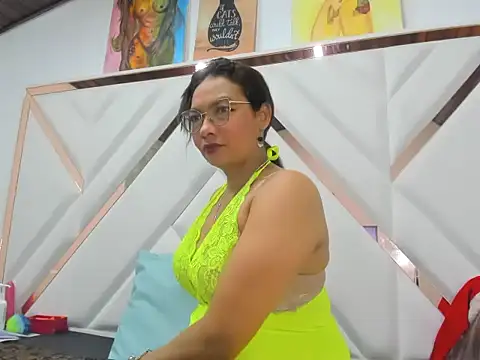 Snapshot of Valeria_gil_ chatting on 3, 12, 2025 Valeria gil online show from 3, 12, 2025