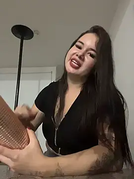 Snapshot of angely_ross1 chatting on 14, 12, 2025 angely ross1 online show from 14, 12, 2025