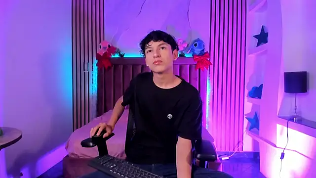 SthepanodiMonaco online show from 15, 12, 2025