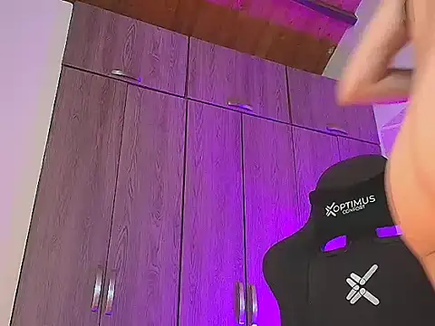 Snapshot of Doll_Dollys_ chatting on 5, 12, 2025 Doll Dollys online show from 5, 12, 2025