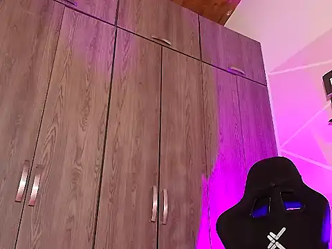 Snapshot of Doll_Dollys_ chatting on 14, 12, 2025 Doll Dollys online show from 14, 12, 2025