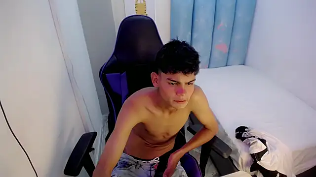 Snapshot of Lil_babyyy_ chatting on 2, 12, 2025 Lil babyyy online show from 2, 12, 2025