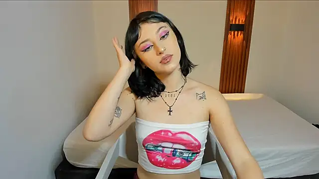 Snapshot of OliviaWolf3 chatting on 4, 12, 2025 OliviaWolf3 online show from 4, 12, 2025