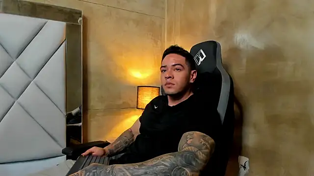 Snapshot of maddox_santana chatting on 14, 12, 2025 maddox santana online show from 14, 12, 2025