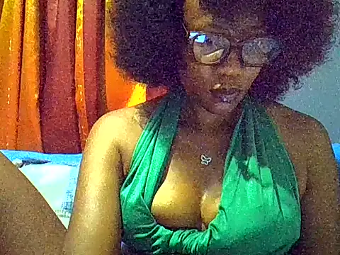 Snapshot of PreettyTee chatting on 24, 7, 2026 PreettyTee online show from 24, 7, 2026